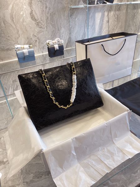 head oil wax leather with chain tote senior feeling simples classic simple atmospheric fashionable shopping bags wholesale handbags
head oil wax leather with chain tote senior feeling simples classic simple atmospheric fashionable shopping bags wholesale handbags