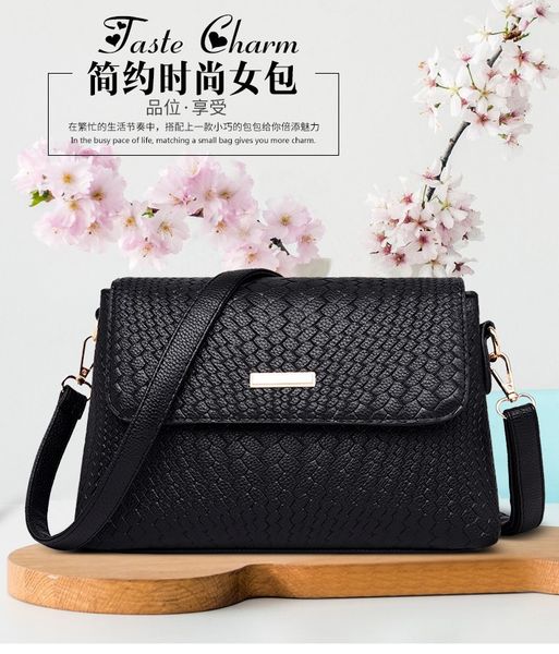 fashion female style urban simple bag mother crocodile pattern messenger casual middle-aged multi-compartment shoulder qhcma
fashion female style urban simple bag mother crocodile pattern messenger casual middle-aged multi-compartment shoulder qhcma