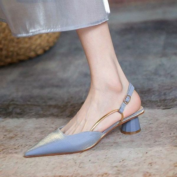 sandals in the summer of 2021 baotou one-line buckle back empty trip belt for women wear thick high-heeled fairy style, Black
sandals in the summer of 2021 baotou one-line buckle back empty trip belt for women wear thick high-heeled fairy style, Black