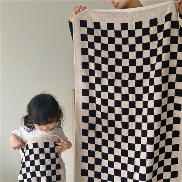 towel 70*140cm bathtowel retrocheckerboard plaid cotton skin-friendly soft absorbent cover for bed throw blanket warm decor
towel 70*140cm bathtowel retrocheckerboard plaid cotton skin-friendly soft absorbent cover for bed throw blanket warm decor