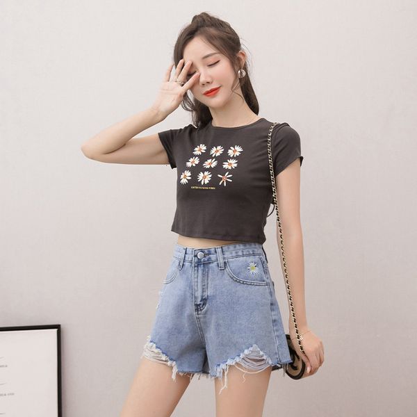 women's shorts 2021 new embroidery daisy loose korean high waist jeans for female students in spring and summer, White;black
women's shorts 2021 new embroidery daisy loose korean high waist jeans for female students in spring and summer, White;black