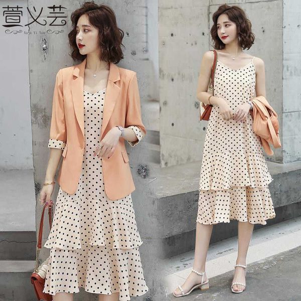 suit autumn blazer coat chiffon wave point suspender drs korean women's two piece suit fashion, Black;gray
suit autumn blazer coat chiffon wave point suspender drs korean women's two piece suit fashion, Black;gray