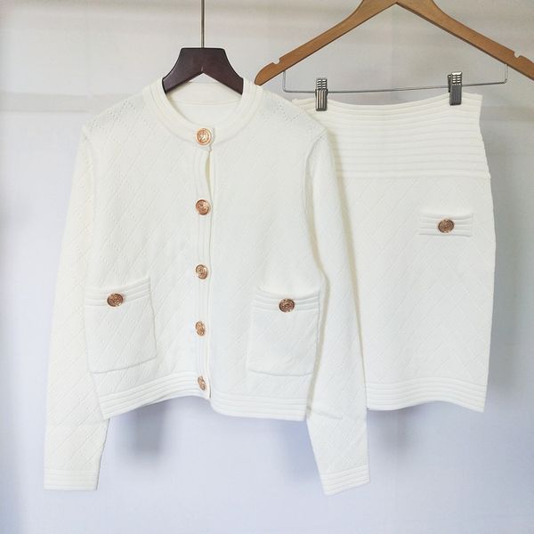 59% off factory outlet store autumn and winter large button cardigan half skirt 2-piece suit, White
59% off factory outlet store autumn and winter large button cardigan half skirt 2-piece suit, White