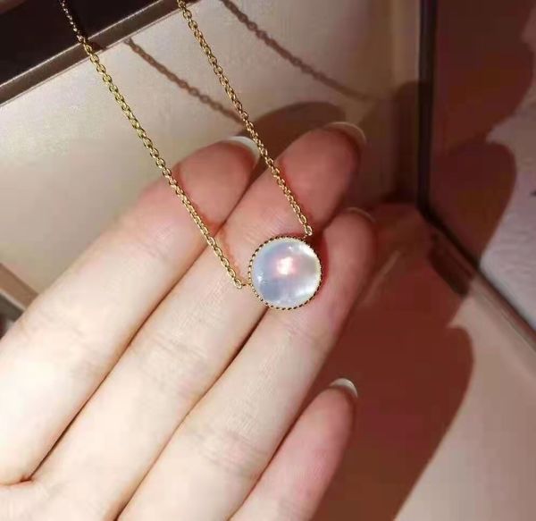 di / d family lucky octagonal star compass diamond inlaid white fritillaria clavicle chain women's necklace net red same style, Silver
di / d family lucky octagonal star compass diamond inlaid white fritillaria clavicle chain women's necklace net red same style, Silver