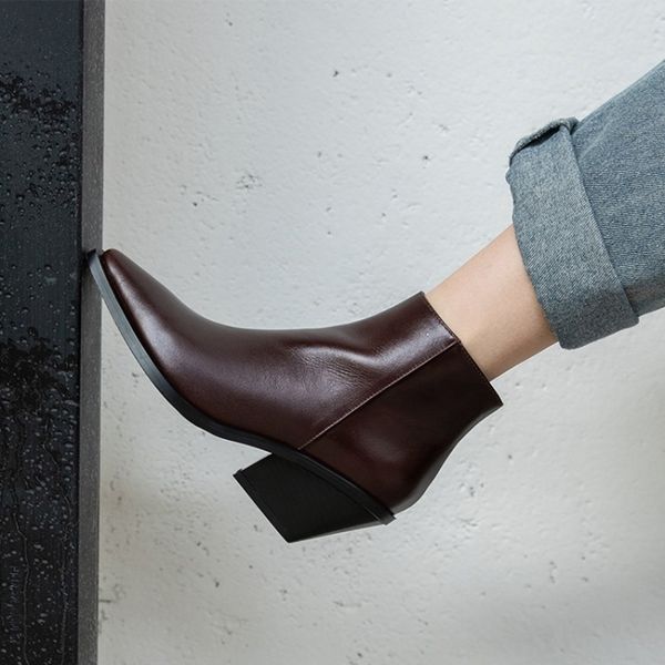 spring/autumn women boots pointed toe chunky heel leather western boots 6.5cm heel black ankle boots concise zipper women shoes 210507
spring/autumn women boots pointed toe chunky heel leather western boots 6.5cm heel black ankle boots concise zipper women shoes 210507