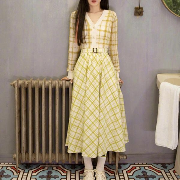 casual dresses 2021 fashion designer autumn winter set women single breasted high waist full skirt plaid two pieces, Black;gray
casual dresses 2021 fashion designer autumn winter set women single breasted high waist full skirt plaid two pieces, Black;gray