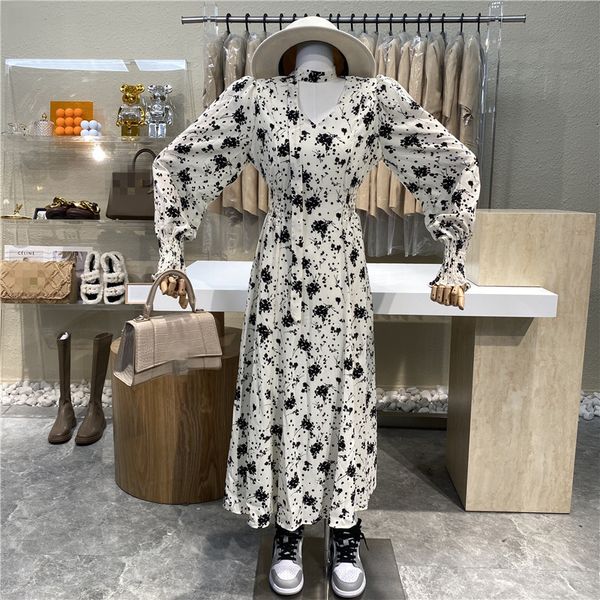 niche 2021 mature light temperament with v-cleavage dress floral design elastic waist super dressed as fairies, Black;gray
niche 2021 mature light temperament with v-cleavage dress floral design elastic waist super dressed as fairies, Black;gray