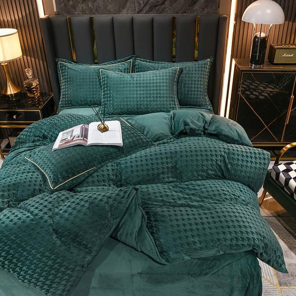 bedding sets 4pcs luxury 3d carving set velvet linens flannel bed linen for home bedspread sheet winter duvet cover pillow case
bedding sets 4pcs luxury 3d carving set velvet linens flannel bed linen for home bedspread sheet winter duvet cover pillow case