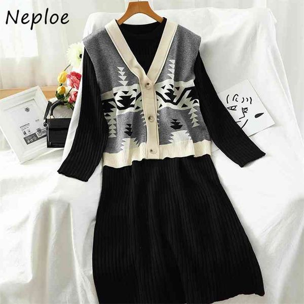 vintage elegant 2 piece set geometric panelled patckwork vest women + solid color o-neck simple knitted dress suit 210422, White
vintage elegant 2 piece set geometric panelled patckwork vest women + solid color o-neck simple knitted dress suit 210422, White