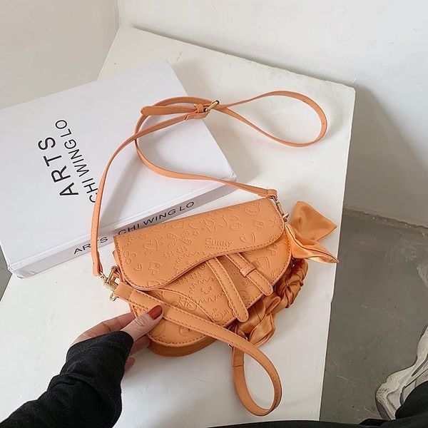 factory outlet design 2021 new style fashion simple solid color embossed saddle single shoulder oblique cross trend women's bag
factory outlet design 2021 new style fashion simple solid color embossed saddle single shoulder oblique cross trend women's bag
