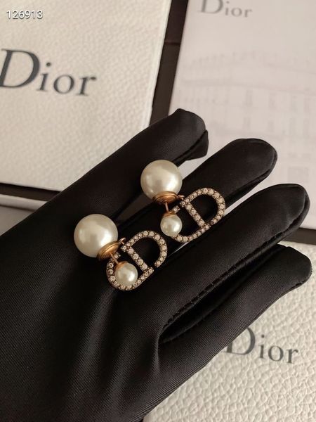 2021 new designer family's letter diamond earrings swarovo pearl front and back two wear elegant fashionable, Golden
2021 new designer family's letter diamond earrings swarovo pearl front and back two wear elegant fashionable, Golden