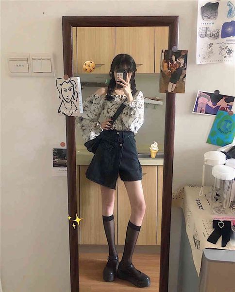 dress romantic frenchman amber chiffon shirt a square collar + long black irregular pants with blue skirt, Black;gray
dress romantic frenchman amber chiffon shirt a square collar + long black irregular pants with blue skirt, Black;gray