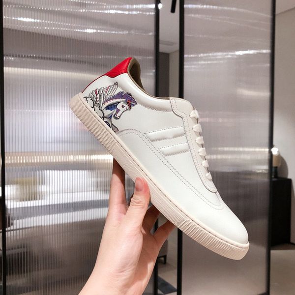 2021 women's sneaker leather women's casual shoes waterproof stitching black and white flat sneakers luxurys designers casual shoe, Black;red
2021 women's sneaker leather women's casual shoes waterproof stitching black and white flat sneakers luxurys designers casual shoe, Black;red