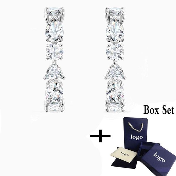 stud torus earrings are simple yet shiny and pleasing to the eye. 2021,luxurious charming fashion accessory, Golden;silver 
stud torus earrings are simple yet shiny and pleasing to the eye. 2021,luxurious charming fashion accessory, Golden;silver