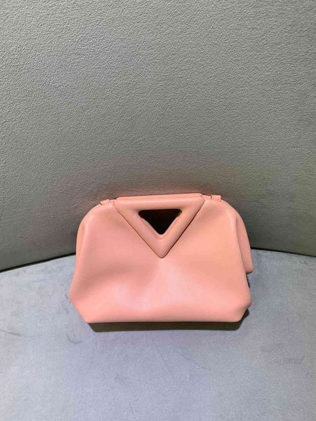 wholesale inverted triangle portable leather clip candy cloud bag shoulder bag wan woven crossbody bag
wholesale inverted triangle portable leather clip candy cloud bag shoulder bag wan woven crossbody bag