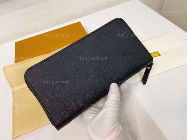 classic luxury design hand bag, men's wallet, credit card bag series, simple atmosphere, a variety of pattern choices, christmas packag, Red;black
classic luxury design hand bag, men's wallet, credit card bag series, simple atmosphere, a variety of pattern choices, christmas packag, Red;black