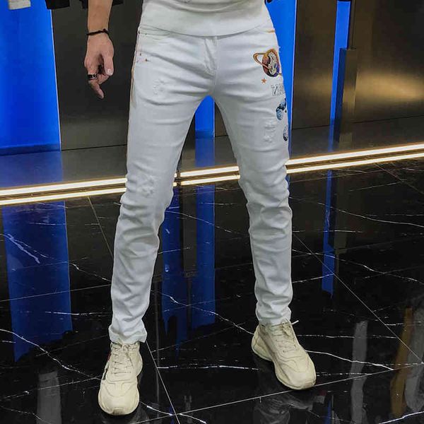 jean male jeans fashionable in europe autumn style alien dazzle drill hole little feet white pants for man, Blue
jean male jeans fashionable in europe autumn style alien dazzle drill hole little feet white pants for man, Blue