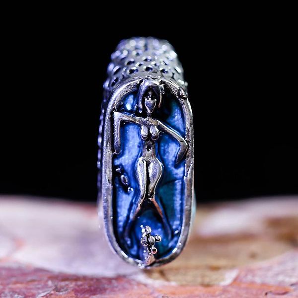 cluster rings 2021 fashion personality woman bathtub bathing ring black gothic vintage hollow out for women punk jewelry gift d5p563, Golden;silver
cluster rings 2021 fashion personality woman bathtub bathing ring black gothic vintage hollow out for women punk jewelry gift d5p563, Golden;silver