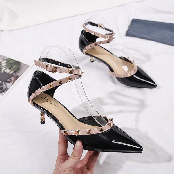 rivet high s 2021 summer hollow slotted buckle thin pointed small heel large size sho fattening, Black 
rivet high s 2021 summer hollow slotted buckle thin pointed small heel large size sho fattening, Black