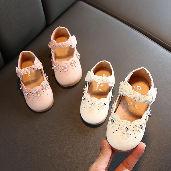 girls leather shoes princess autumn 2021 fashion foreign little girl baby soft sole children's sandals, Black;red
girls leather shoes princess autumn 2021 fashion foreign little girl baby soft sole children's sandals, Black;red