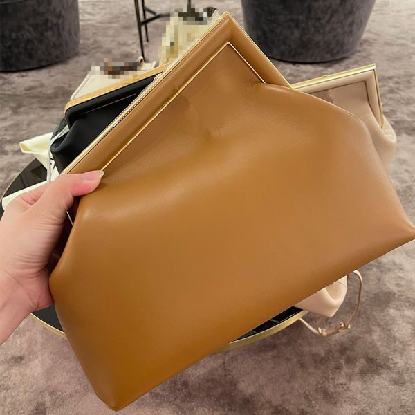 solid evening hand bag 2021 fashion new soft leather women designer handbag travel shoulder armpit bags
solid evening hand bag 2021 fashion new soft leather women designer handbag travel shoulder armpit bags