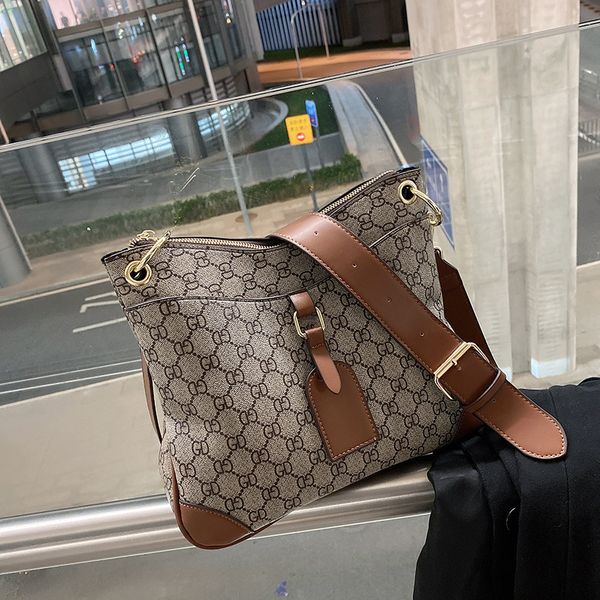 design s new fashion street beat old flowers contrast color armpit medieval single shoulder oblique span women's bag
design s new fashion street beat old flowers contrast color armpit medieval single shoulder oblique span women's bag