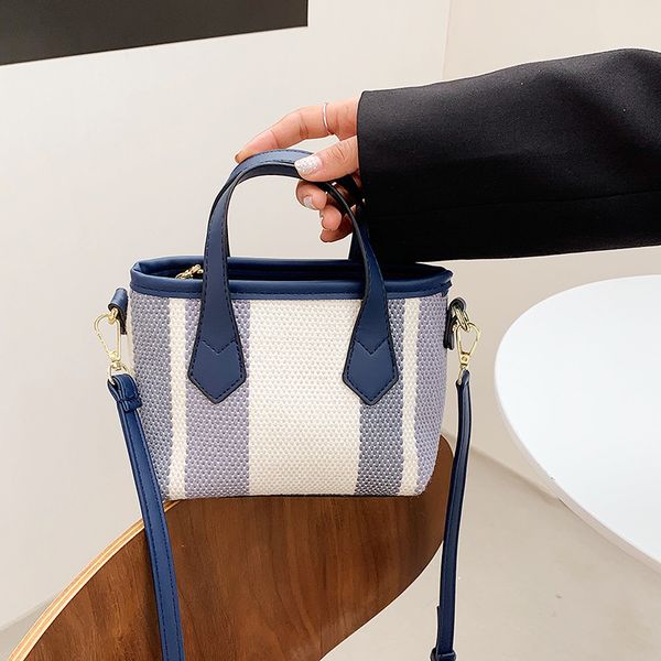factory direct sale 75% off 2021 spring and new women's simple ins net red single shoulder messenger woven square small bags
factory direct sale 75% off 2021 spring and new women's simple ins net red single shoulder messenger woven square small bags