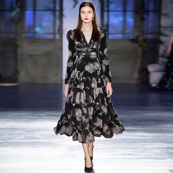 v-neck, long sleeve, waist closed, slim, medium and long dress, autumn 2021 new, Black;gray
v-neck, long sleeve, waist closed, slim, medium and long dress, autumn 2021 new, Black;gray