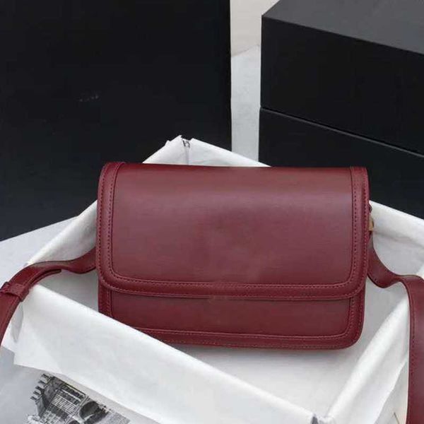 designer luxury bag fashion messenger bag flap handbag purse calfskin leather crossbody metal letter spinning lock shoul women's leathe, Red;black
designer luxury bag fashion messenger bag flap handbag purse calfskin leather crossbody metal letter spinning lock shoul women's leathe, Red;black