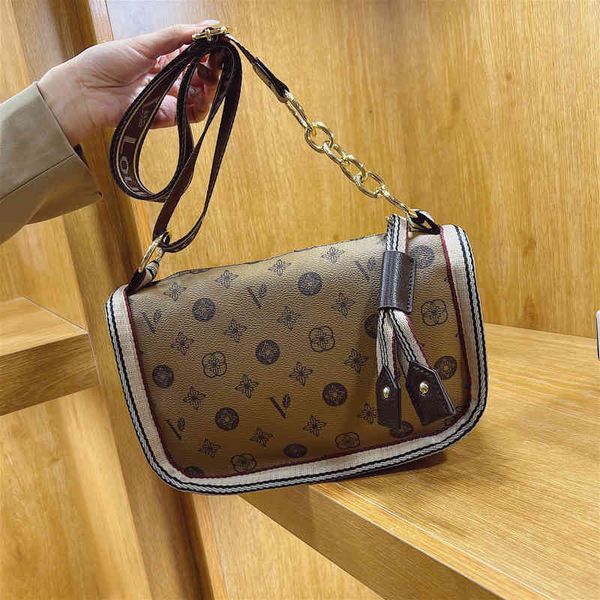 2022 factory wholesale fashion large capacity single shoulder messenger small chain women's bag
2022 factory wholesale fashion large capacity single shoulder messenger small chain women's bag