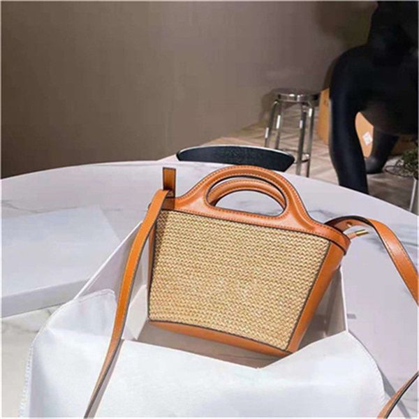 the latest online celebrity explosion shopping bags premium woven shoulder bag designers womens handbags purses 2021 simple and versatile
the latest online celebrity explosion shopping bags premium woven shoulder bag designers womens handbags purses 2021 simple and versatile