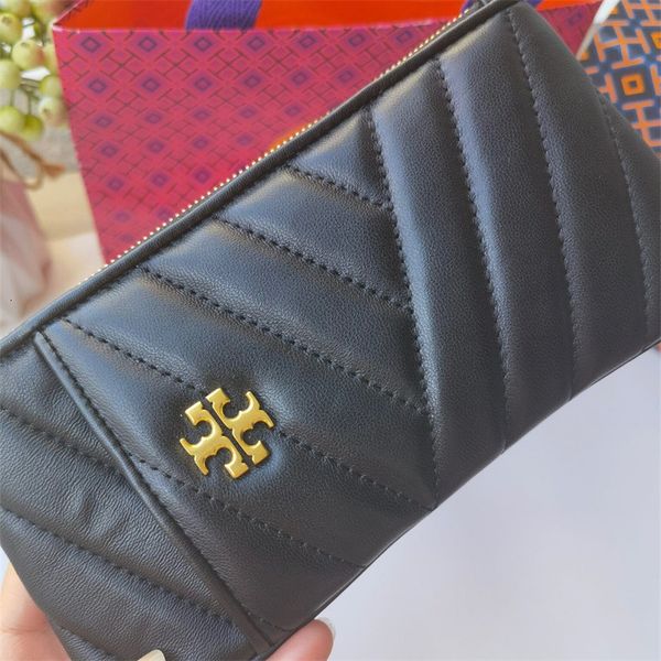 2021 new tb leather sheepskin zipper wallet 8863 mobile phone car line lingge small bag
2021 new tb leather sheepskin zipper wallet 8863 mobile phone car line lingge small bag
