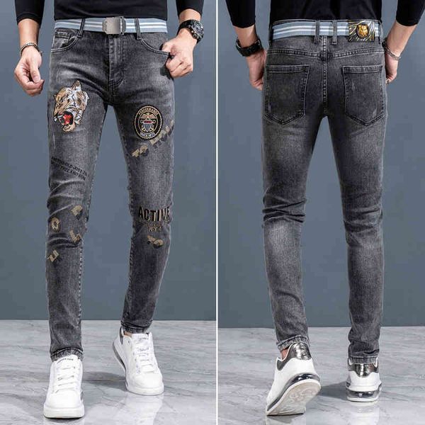 autumn and winter thick material jeans men's thorn embroidered cotton elastic fashion trend leisure slim fit trousers, Blue
autumn and winter thick material jeans men's thorn embroidered cotton elastic fashion trend leisure slim fit trousers, Blue