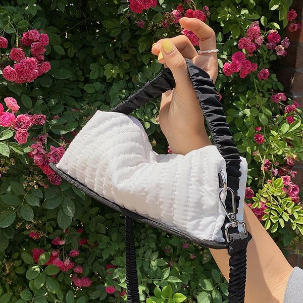 shoulder bags high-end summer folds handbags 2021 fashion personality hit color women's designer one-shoulder all-match messenger bag
shoulder bags high-end summer folds handbags 2021 fashion personality hit color women's designer one-shoulder all-match messenger bag