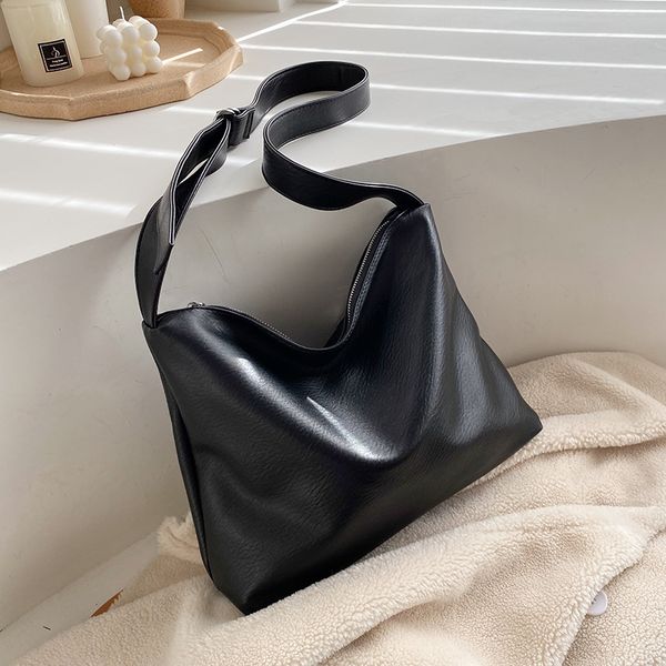2021 new womens bag solid color pu shoulder messenger bag fashion casual fashion shopping bag ladies big popular
2021 new womens bag solid color pu shoulder messenger bag fashion casual fashion shopping bag ladies big popular