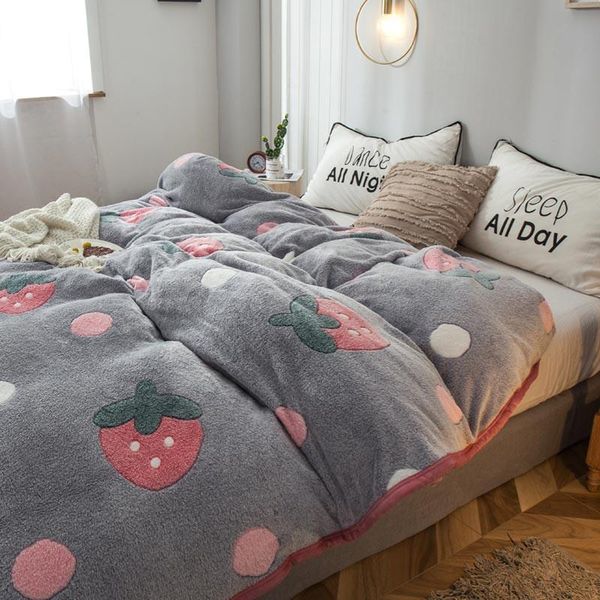 blankets 2021 winter snowflake duvet cover throw blanket milk fleece bed home textile flannle velvet pastoral style
blankets 2021 winter snowflake duvet cover throw blanket milk fleece bed home textile flannle velvet pastoral style