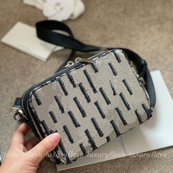 mens designers shoulder cross body camera bag canvas homme mobile phone bags luxurys letters women retro messenger purses wholesale
mens designers shoulder cross body camera bag canvas homme mobile phone bags luxurys letters women retro messenger purses wholesale