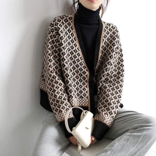 women's knits & tees 2021 knitted cardigan autumn winter korean retro v neck color contrast thick loose coat female plaid buttons sweat, White
women's knits & tees 2021 knitted cardigan autumn winter korean retro v neck color contrast thick loose coat female plaid buttons sweat, White