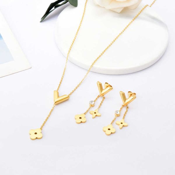 korean version of simple fashion four-leaf flower v-shaped necklace earrings set female temperament wild clover clavicle chain, Silver
korean version of simple fashion four-leaf flower v-shaped necklace earrings set female temperament wild clover clavicle chain, Silver