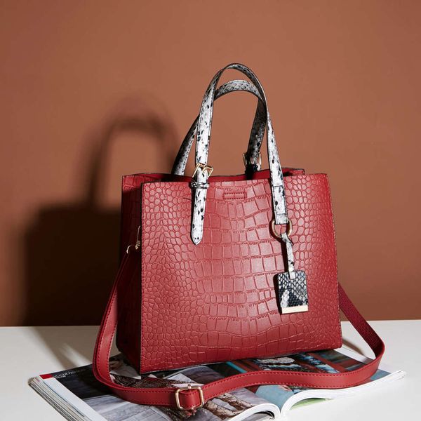 wave snake pattern color contrast women's bag korean version simple messenger single portable large fashion
wave snake pattern color contrast women's bag korean version simple messenger single portable large fashion