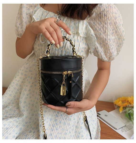evening bags textured striped handbag women's bag 2021 trendy fashion chain shoulder messenger versatile portable bucket
evening bags textured striped handbag women's bag 2021 trendy fashion chain shoulder messenger versatile portable bucket
