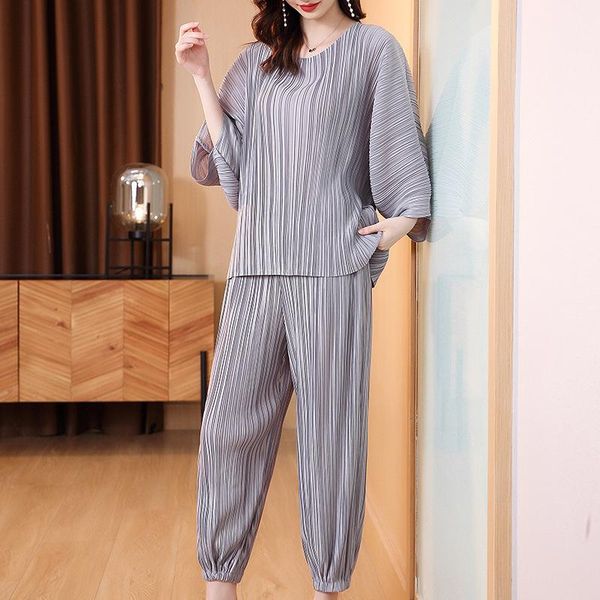 women's two piece pants pleated leisure suit 2021 summer temperament large two-piece set, White
women's two piece pants pleated leisure suit 2021 summer temperament large two-piece set, White
