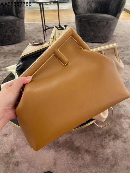 fend women luxurys designer 2021 first series metal wrapped dinner handbag single shoulder messenger bag zz designers handbag wan
fend women luxurys designer 2021 first series metal wrapped dinner handbag single shoulder messenger bag zz designers handbag wan