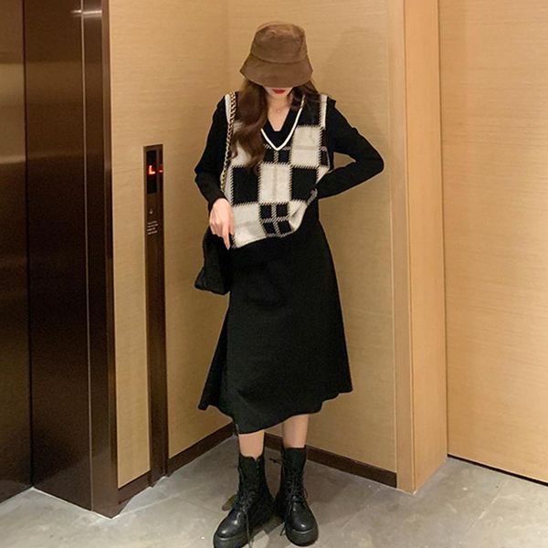 women's vests plaid loose sweater vest v neck vintage soft fashion sleeveless pullover chaleco mujer women clothes de50mj, Black;white 
women's vests plaid loose sweater vest v neck vintage soft fashion sleeveless pullover chaleco mujer women clothes de50mj, Black;white