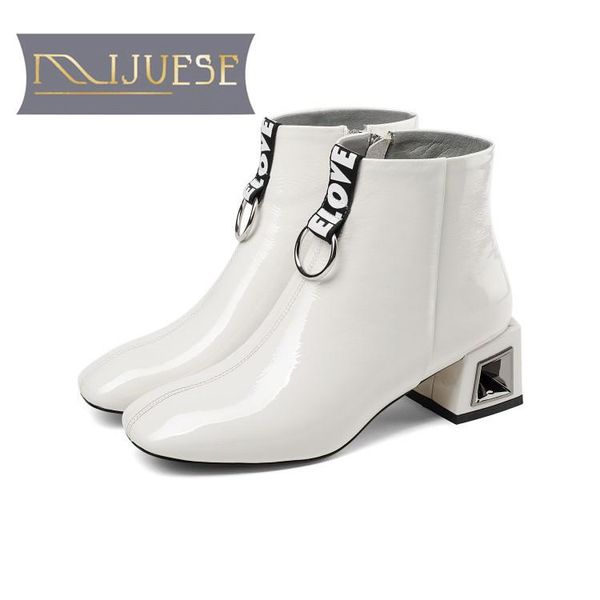 boots mljuese 2021 women ankle patent leather winter warm fur letter female low heel size 33-43, Black
boots mljuese 2021 women ankle patent leather winter warm fur letter female low heel size 33-43, Black