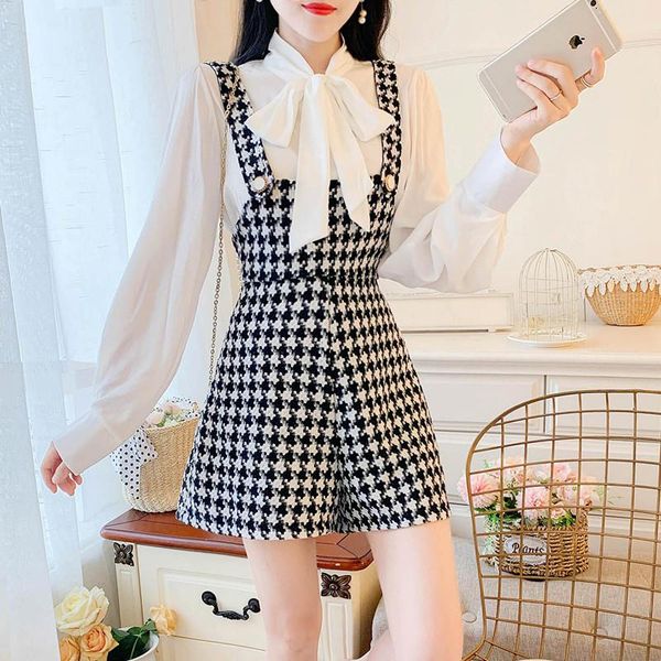 women's tracksuits 2021 lace up bow collar white shirt blouse fashion tweed plaid wool suspender strap short houndstooth two piece set, Gray
women's tracksuits 2021 lace up bow collar white shirt blouse fashion tweed plaid wool suspender strap short houndstooth two piece set, Gray