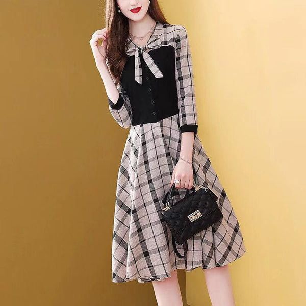 casual dresses autumn 2021 age-reducing western style plaid stitching retro dress women's waist slimming temperament skirt vestido, Black;gray
casual dresses autumn 2021 age-reducing western style plaid stitching retro dress women's waist slimming temperament skirt vestido, Black;gray