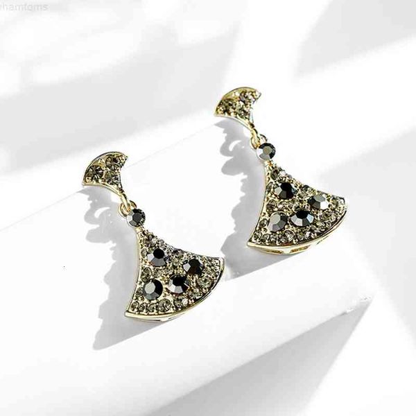 charms earrings s925 silver needle fan for women's personality live broadcast 2021 fashion skirt, Golden
charms earrings s925 silver needle fan for women's personality live broadcast 2021 fashion skirt, Golden