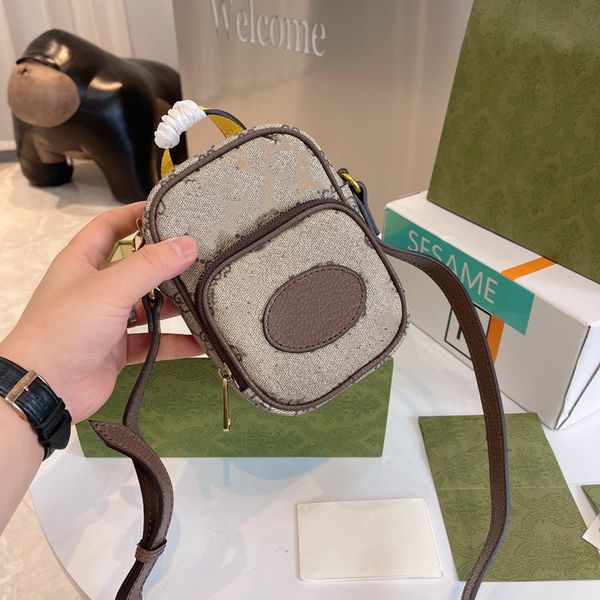 women shoulder bags 2021 summer and autumn fashion ladies crossbody bag high-quality canvans classic letter print criss-cross small-bags
women shoulder bags 2021 summer and autumn fashion ladies crossbody bag high-quality canvans classic letter print criss-cross small-bags