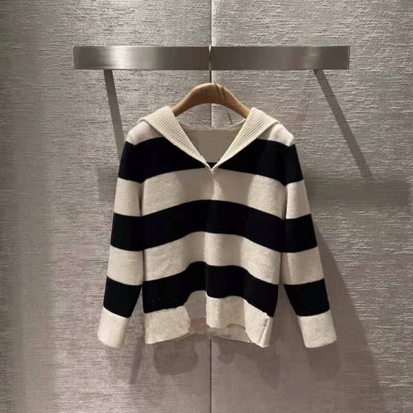70% off 21 early autumn new college style black and white contrast color letter printed shawl v-neck pullover long sleeve sweater, White;black
70% off 21 early autumn new college style black and white contrast color letter printed shawl v-neck pullover long sleeve sweater, White;black